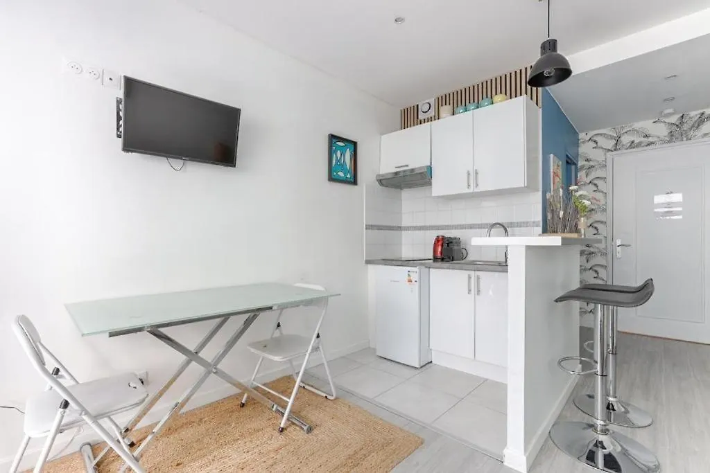 Charming Apartment Gambetta - Saint Fargeau II Paris