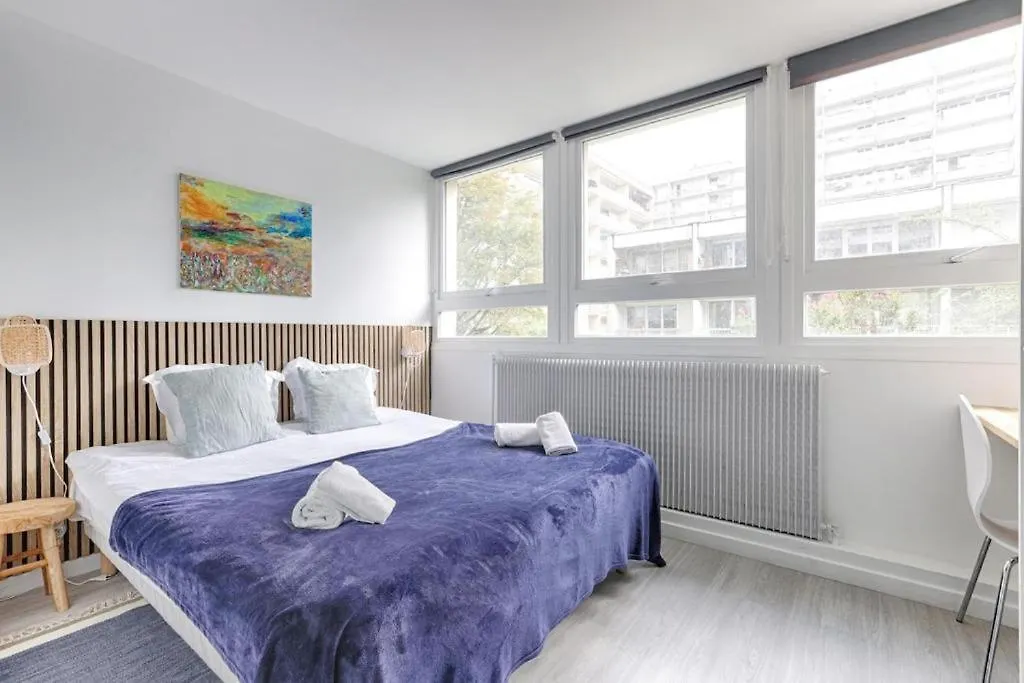 Charming Apartment Gambetta - Saint Fargeau II Paris France